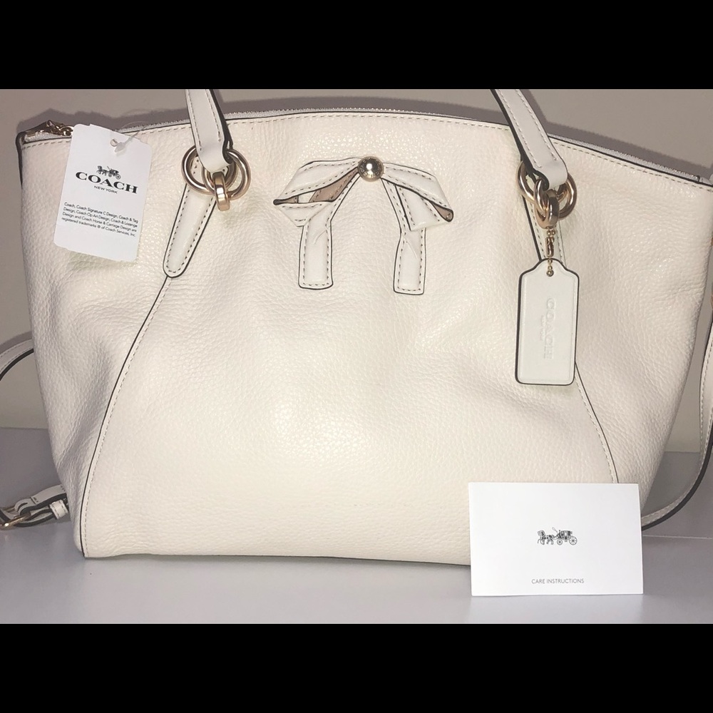 🆕 BNWT cream Coach Kelsey bag